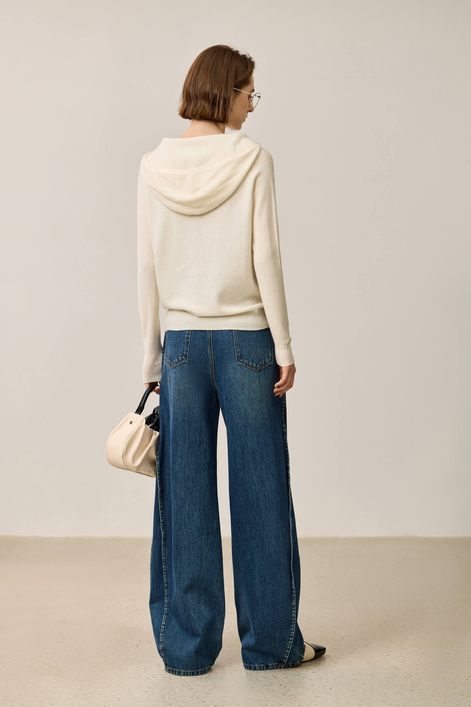 #color_Off White