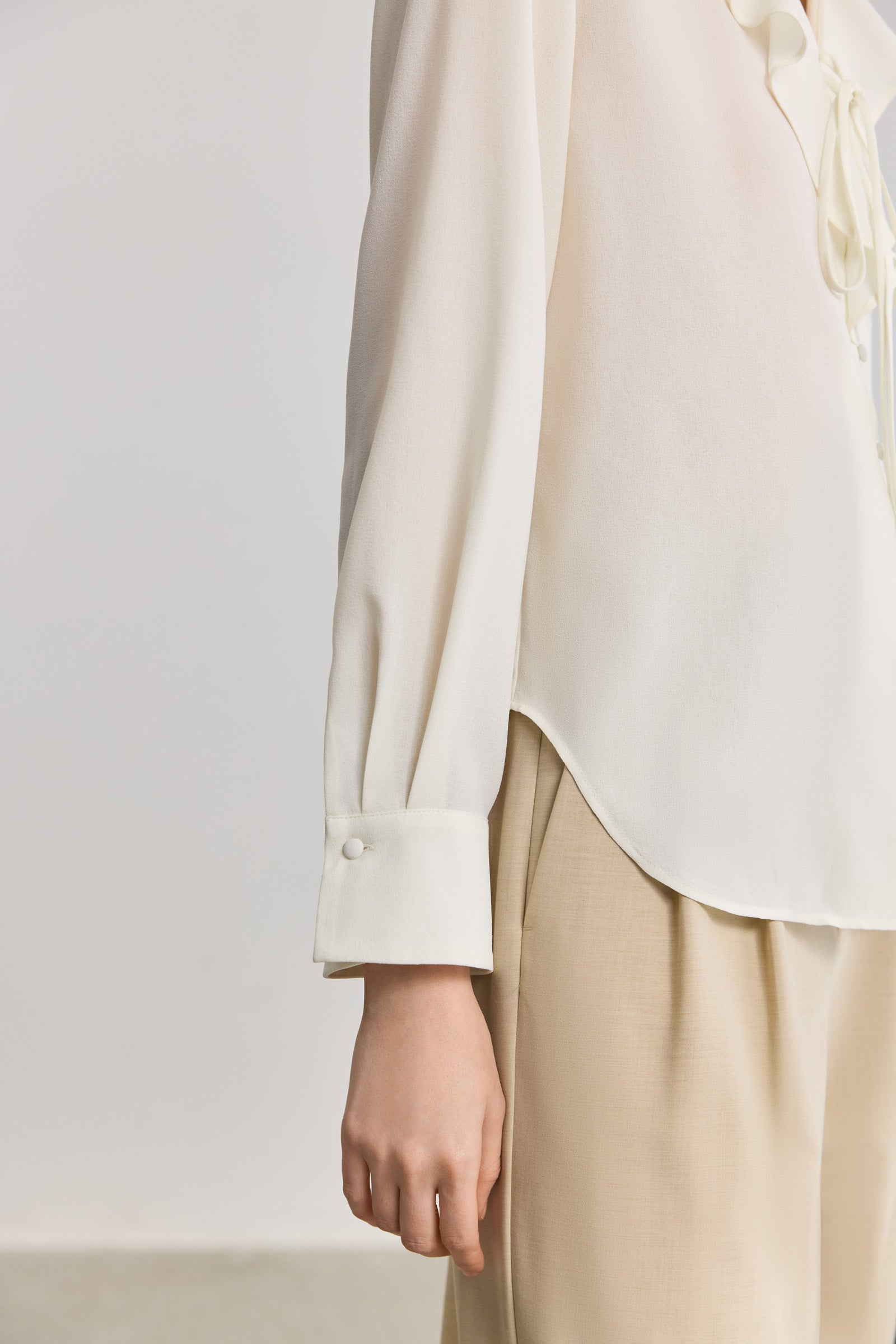 #color_Off White