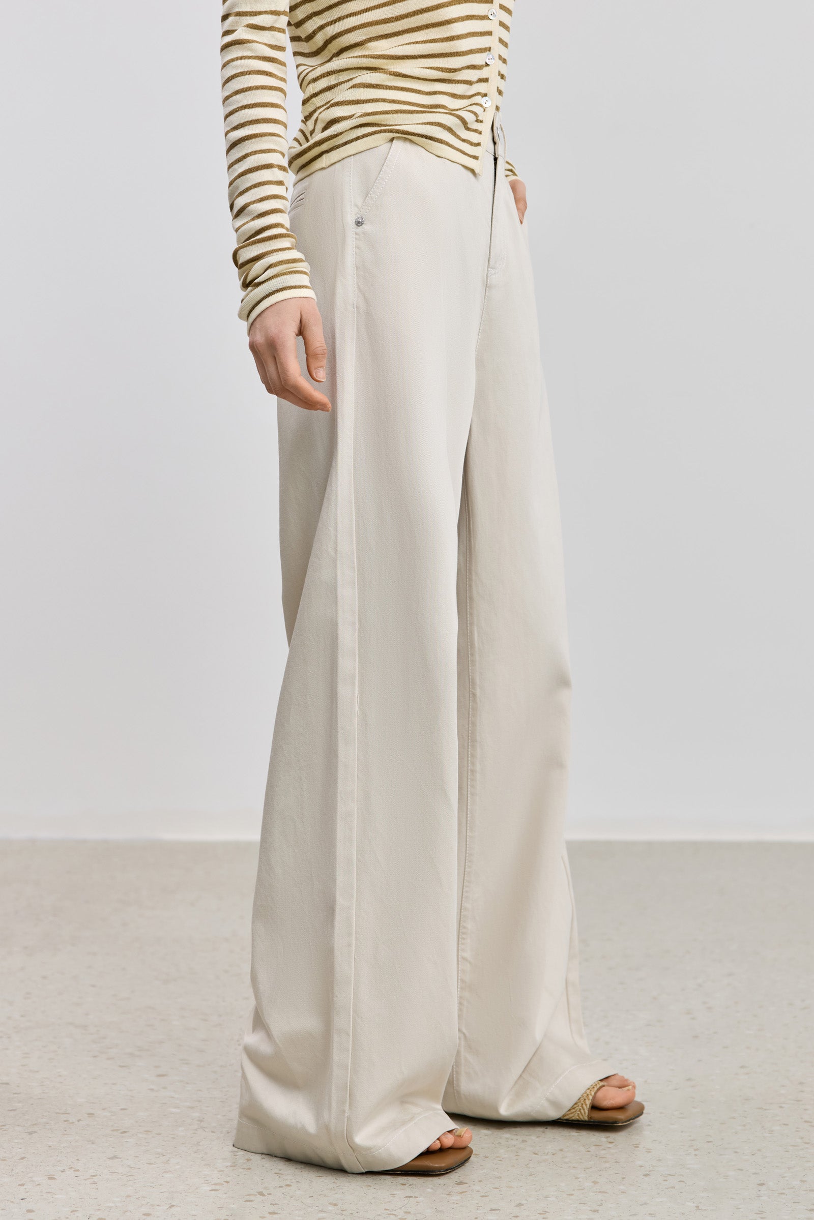 #color_Off White
