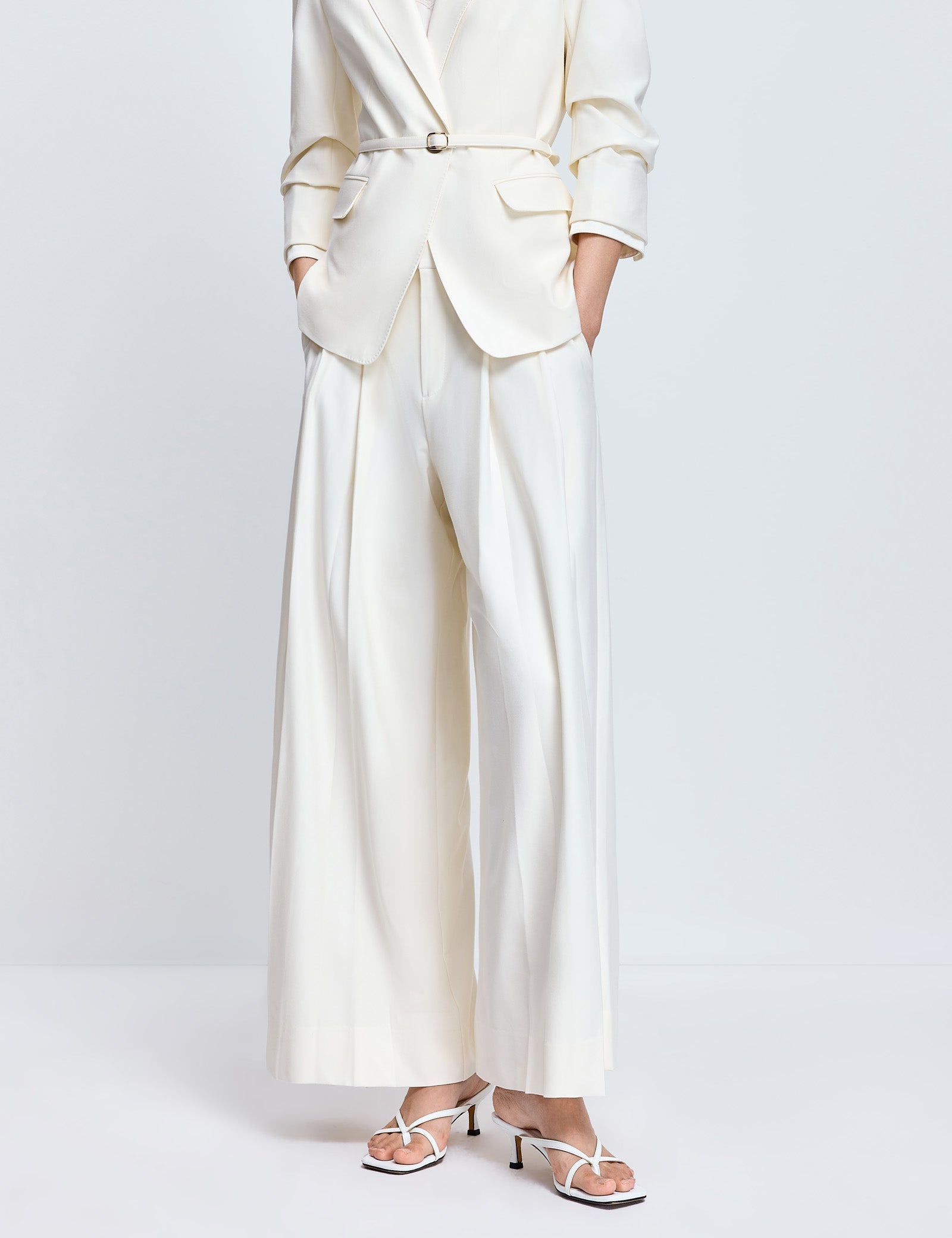 #color_Off White
