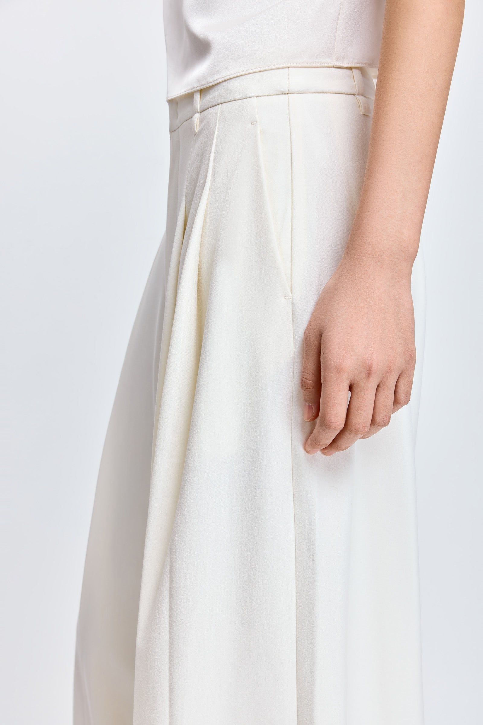 #color_Off White
