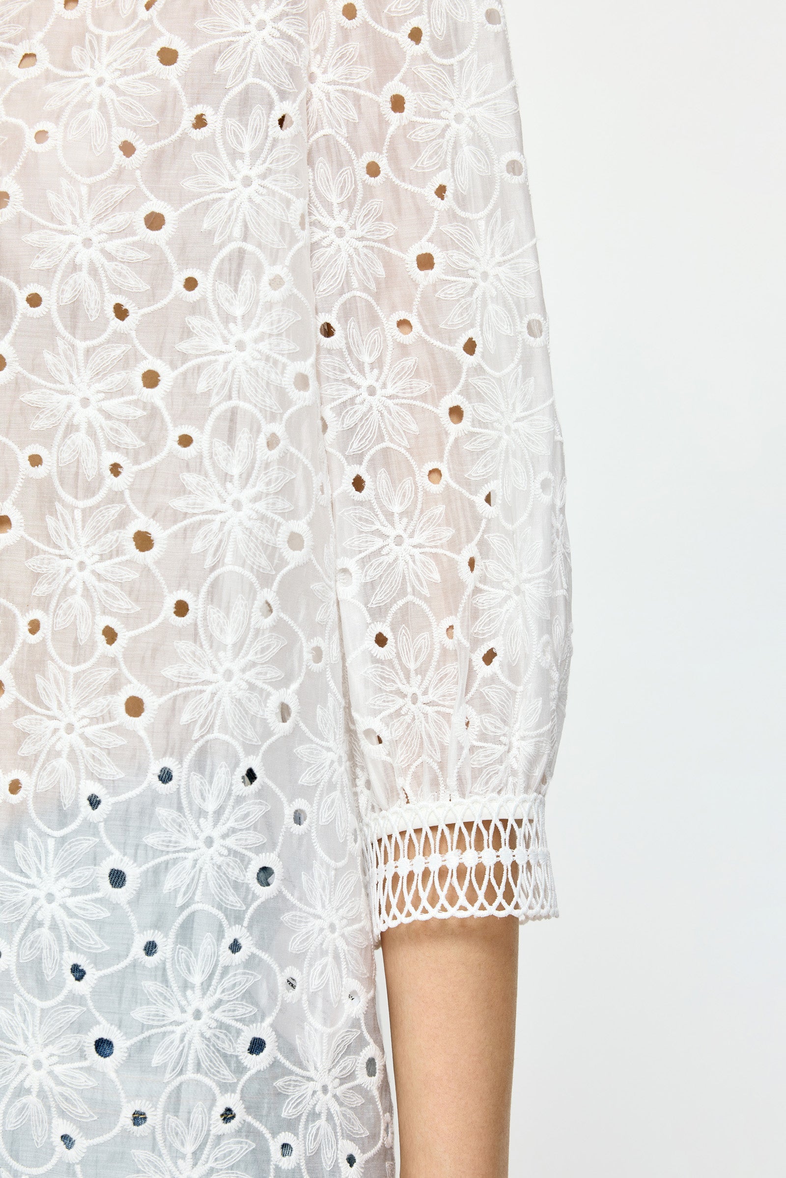 #color_White
