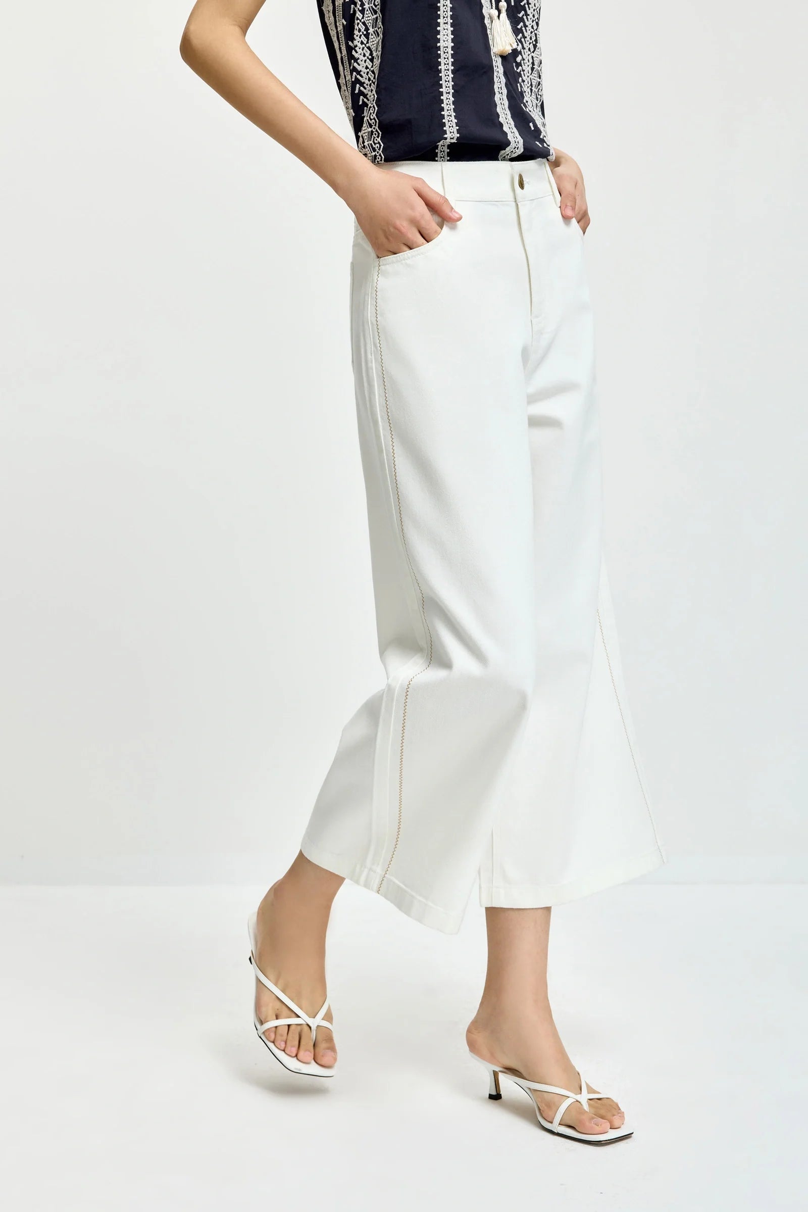 #color_Off White